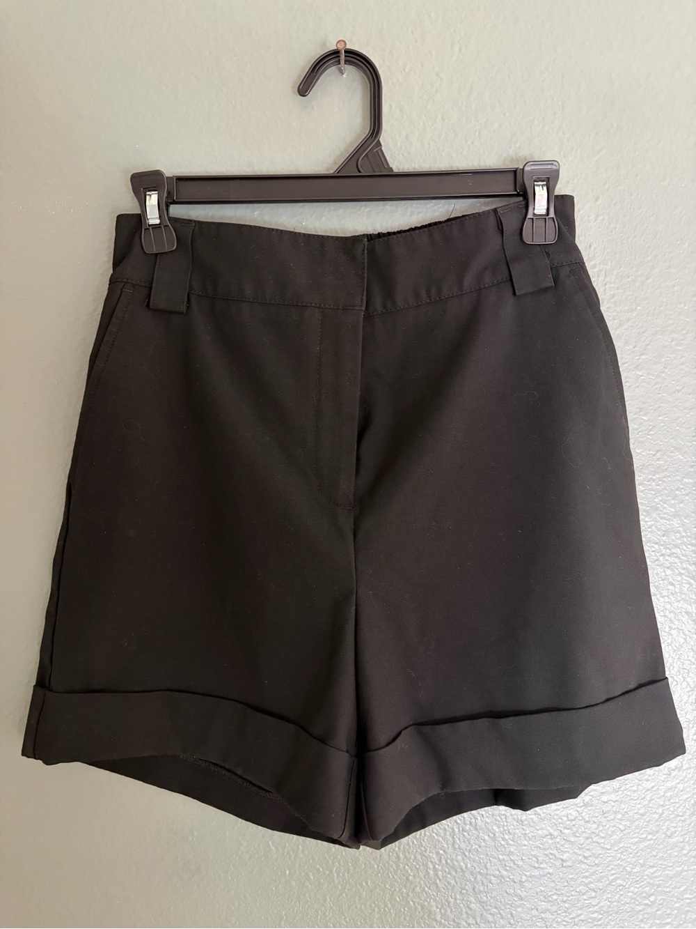 Rachel Zoe Classic Black Minimalist Chic Dress Shorts - Cuffed Style
Size 4